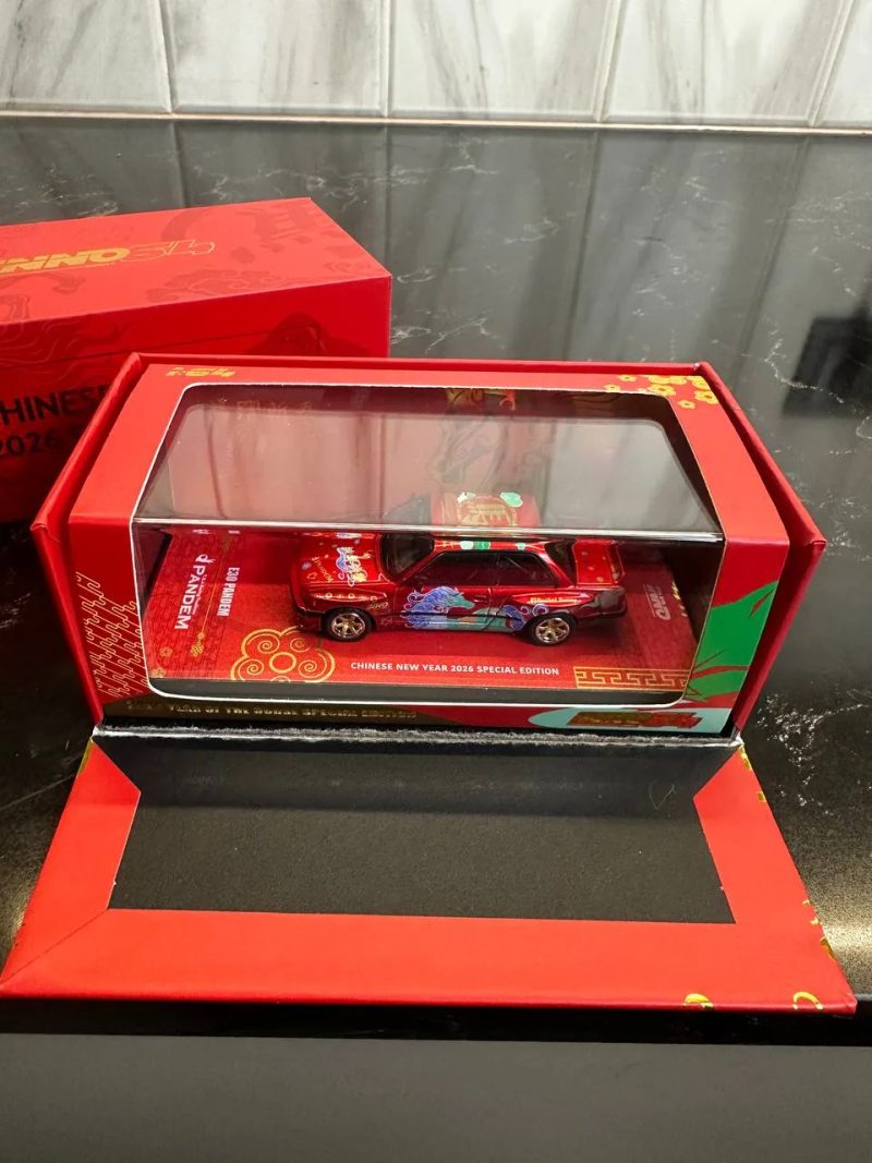 Inno64 BMW M3 E30 Chinese New Year Special Edition 1/64 — фото 2