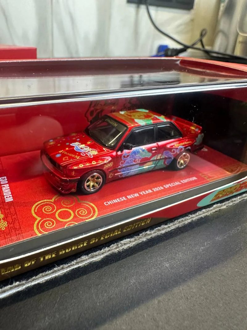Inno64 BMW M3 E30 Chinese New Year Special Edition 1/64 — фото 3