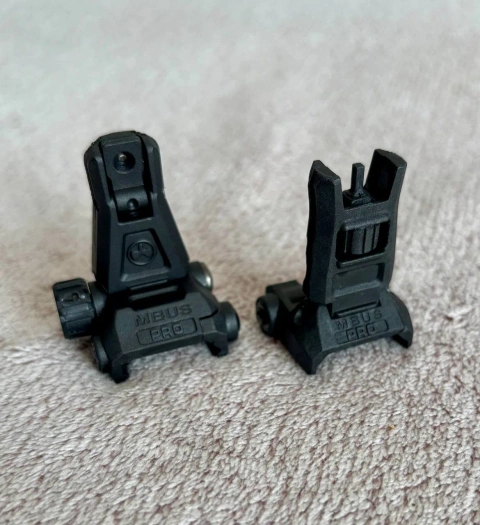 Мушка та цілик Magpul MBUS Pro складні, чорні, для планки Picatinny