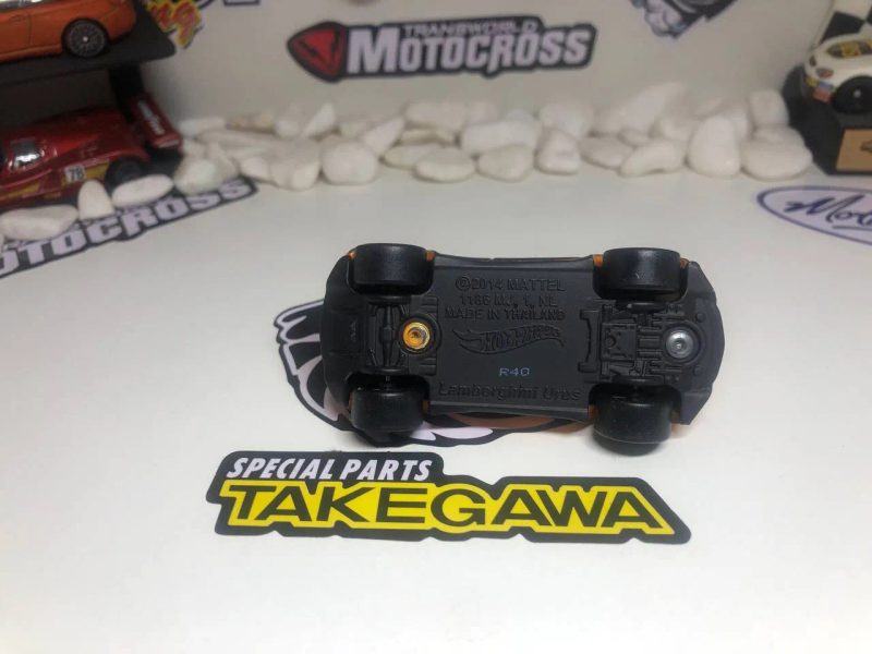 Коллекционная модель Lamborghini Urus Hot Wheels Premium — фото 4
