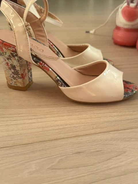 Босоніжки жіночі SUZANA PARIS 36 розмір