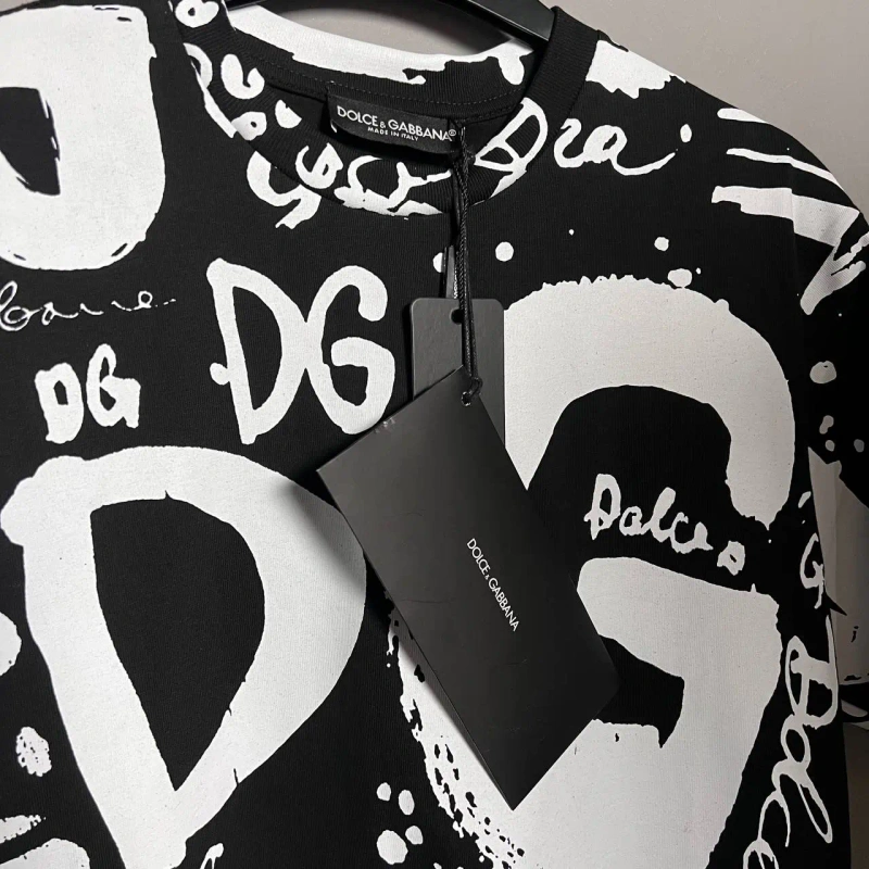 Dolce & Gabbana футболка черная с принтом DG — фото 3
