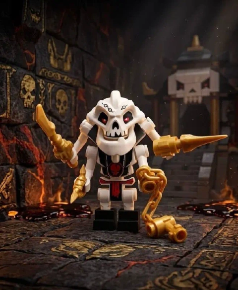 Минифигурка LEGO Ninjago Самукай 2011 года с золотым оружием