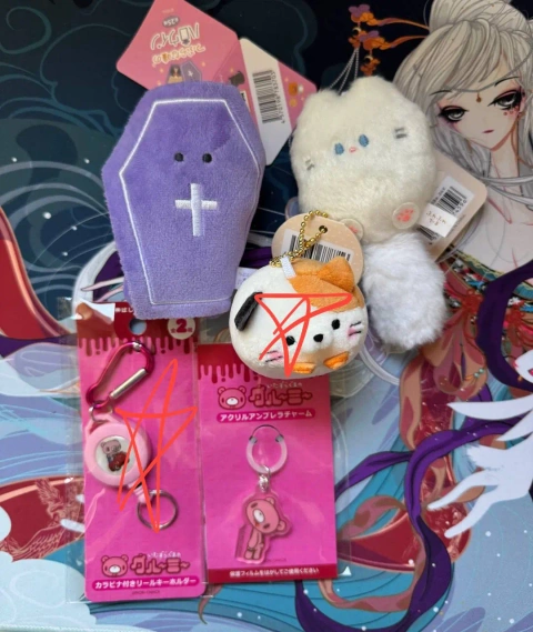 Коллекционные брелоки и игрушки Gloomy Bear и другие