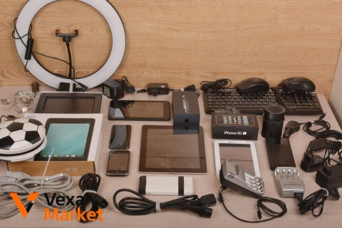 Лот электроники: iPad, iPhone 3G, планшеты, ноутбуки, аксессуары