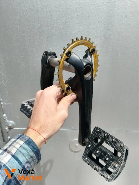 Шатуны Shimano Deore Hollowtech с звездой и педалями