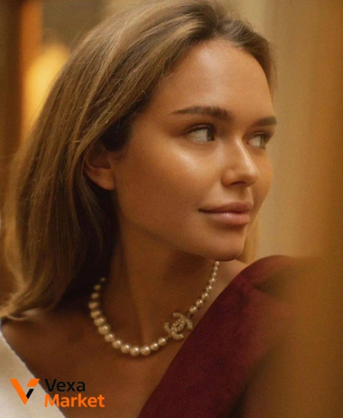Колье с жемчугом и логотипом Chanel