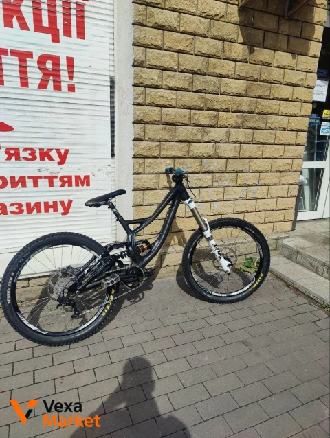 Specialized Demo 8 Carbon Downhill Bike