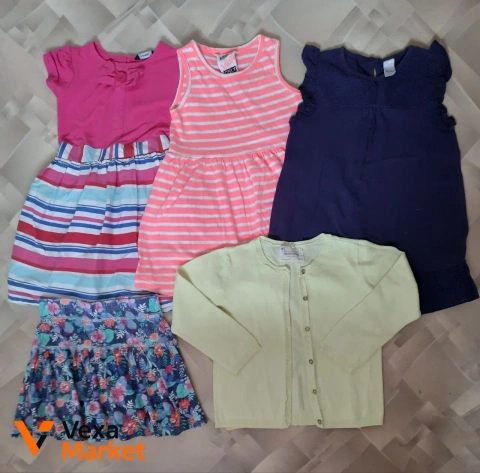 Комплект детской одежды: 3 платья, юбка и кофта на 4-5 лет