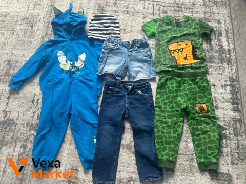 Комплект детской одежды: костюм Соник, шорты Zara, джинсы, костюм с динозавром (92-98 см)