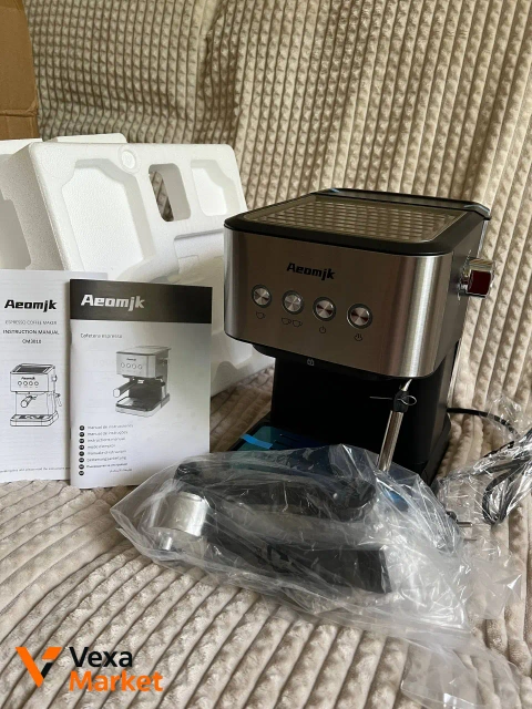 Полуавтоматическая кофемашина Aeomjk CM3010