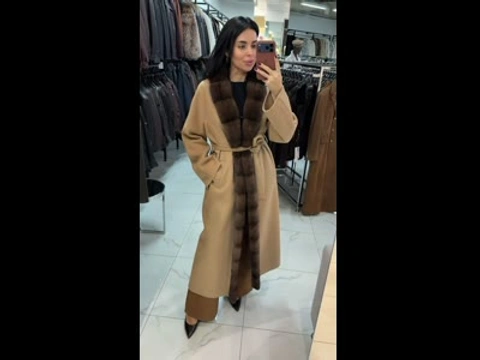 Пальто из итальянского кашемира с отделкой из норки