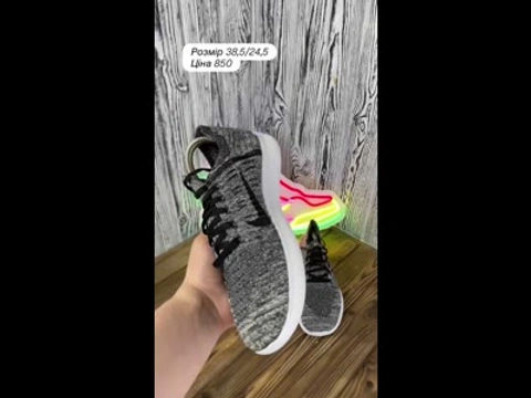 Кросівки Nike 38.5