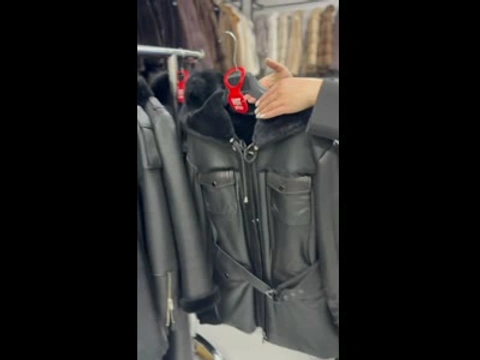 Комбинированная дубленка с капюшоном из натуральной кожи и утеплителем Thinsulate
