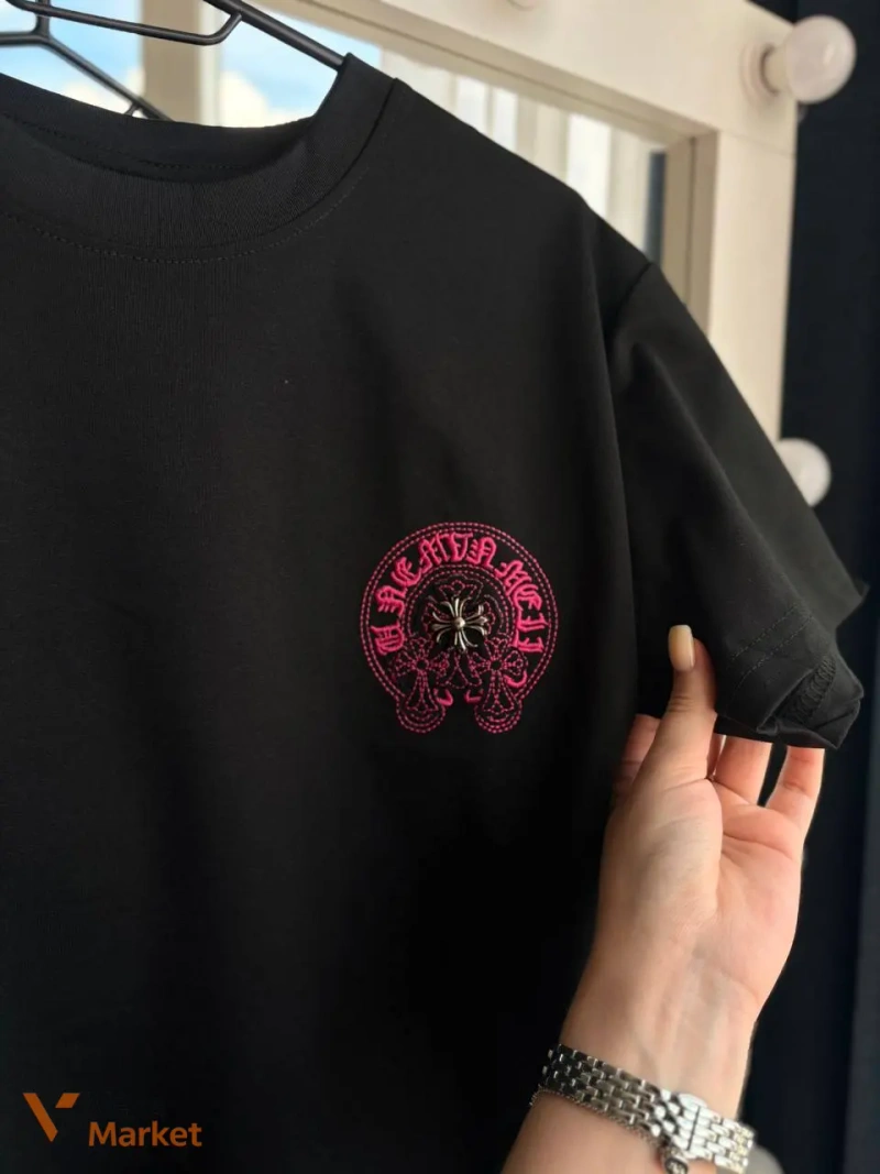 Футболка Chrome Hearts черная с розовым принтом — фото 7