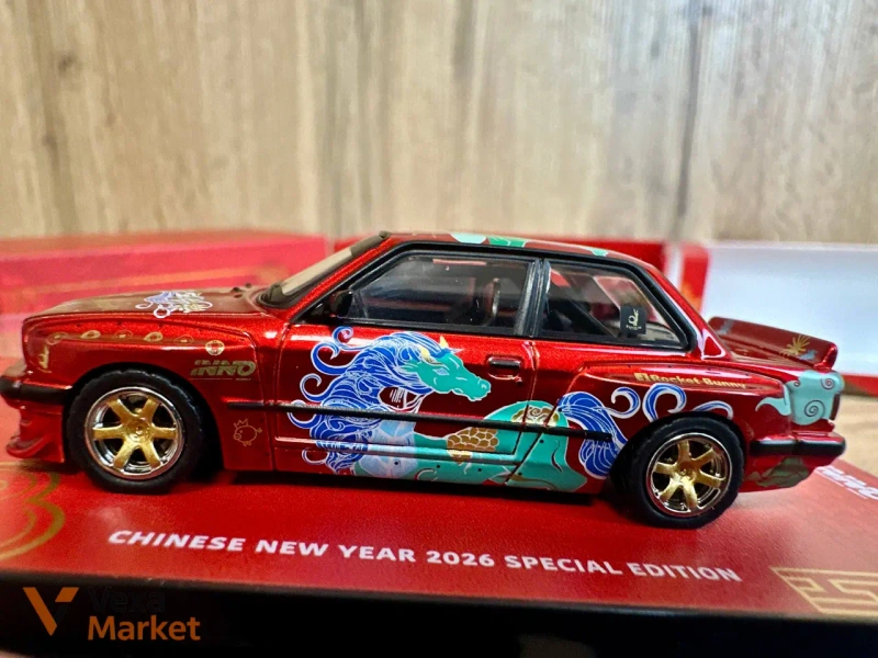 Коллекционная модель Inno64 BMW M3 E30 Chinese New Year Special Edition — фото 4