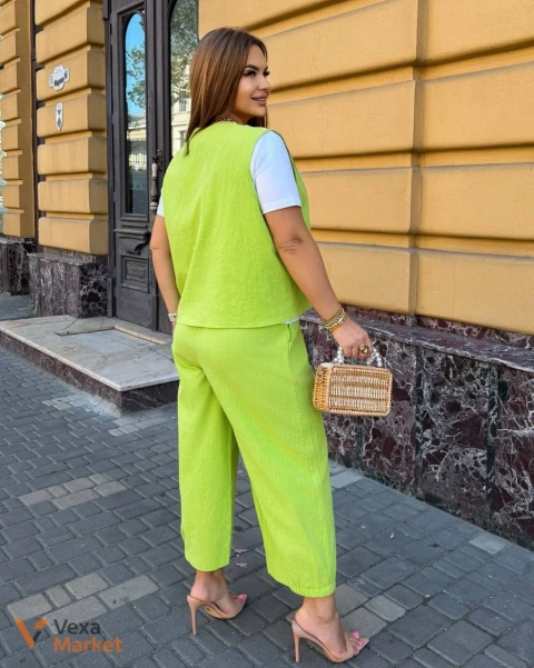 Костюм-трійка: жилет, футболка та штани-кюлоти