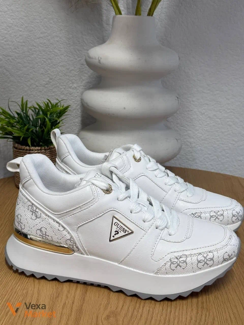 Кросівки GUESS білі з золотистими акцентами
