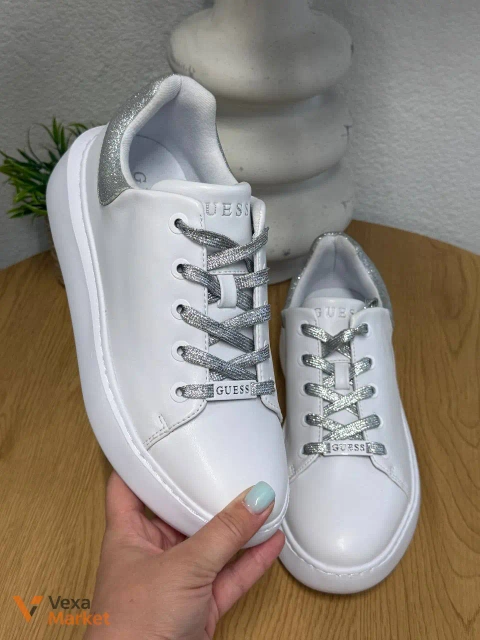 Кросівки GUESS білі зі сріблястими акцентами, розмір 40