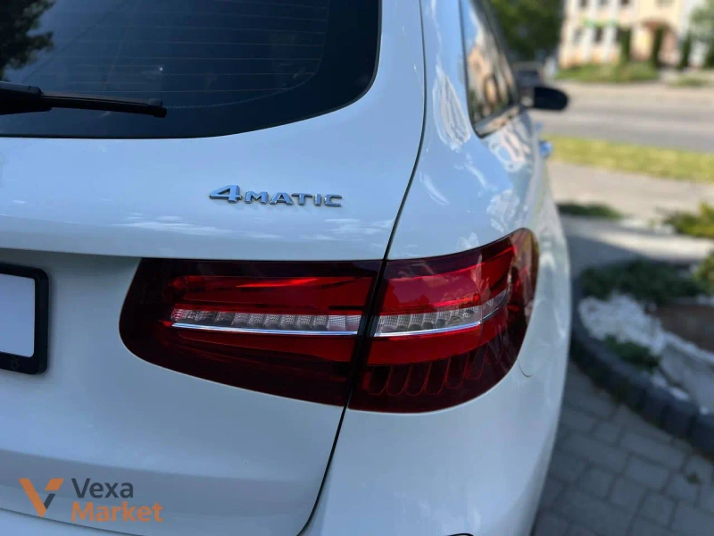 Mercedes Benz GLC300e 4matic 2018 — фото 3