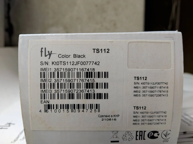 Мобільний телефон Fly TS112 Black (Чорний), на три СІМ-картки, на кнопки — фото 2