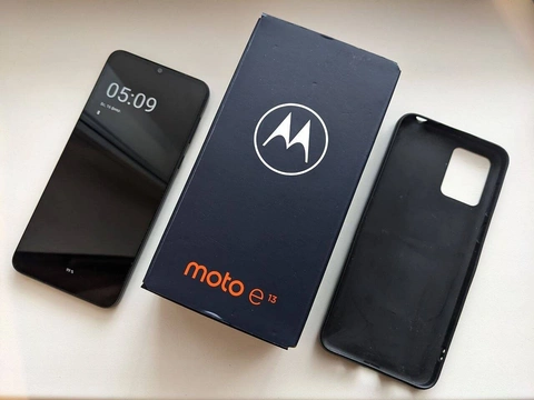 Мобільний телефон Motorola moto e13 2/64gb б/в