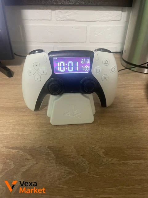 Настільний годинник у стилі геймпада PS5