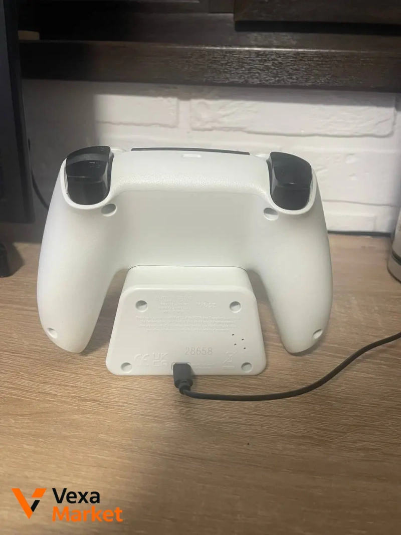 Настільний годинник у стилі геймпада PS5 — фото 2