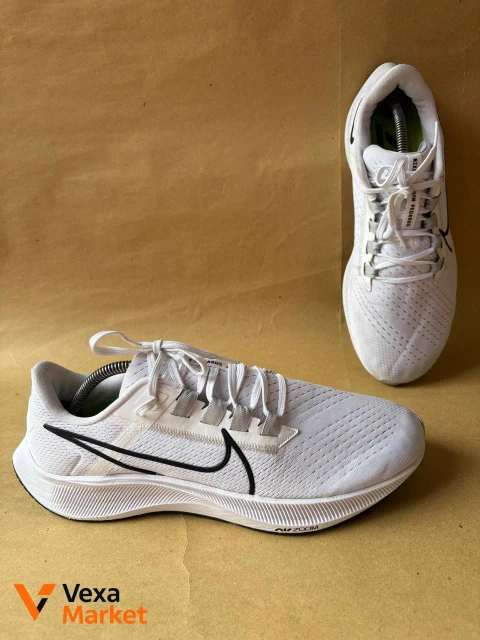 Nike Air Zoom Pegasus 38 білі кросівки 43,5 розмір