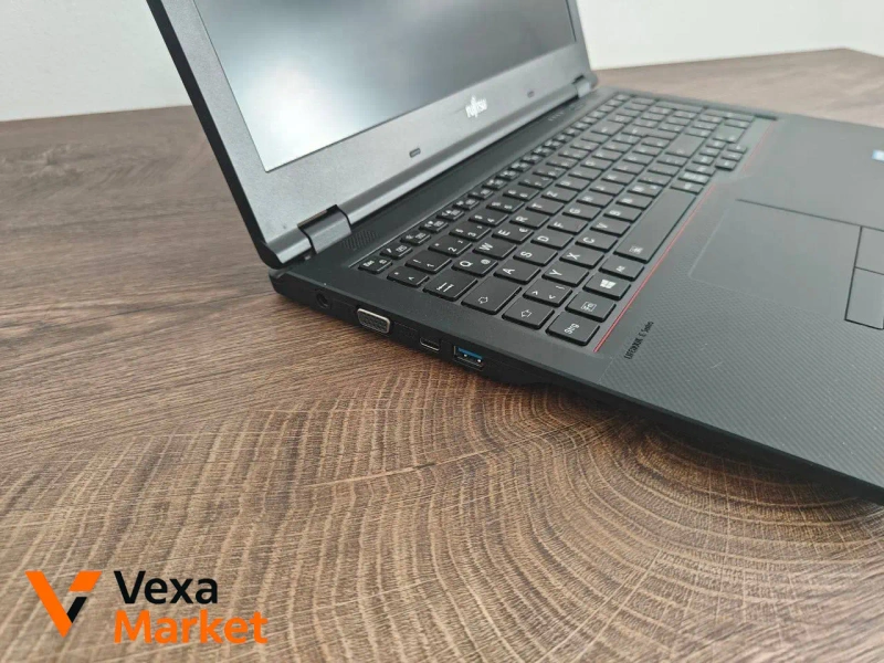 Ноутбук Fujitsu LifeBook E558 Intel Core i7-8550U 8GB DDR4 256GB SSD 15.6" FHD IPS — фото 3