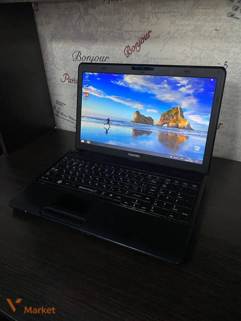 Ноутбук Toshiba в хорошому стані