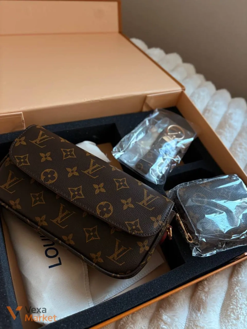 Подарунковий набір Louis Vuitton: сумочка, гаманець, два брелоки — фото 4