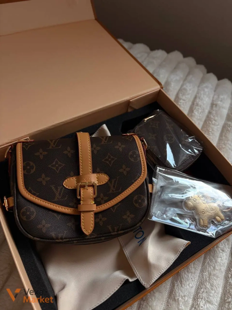 Подарунковий набір Louis Vuitton: сумочка, гаманець, два брелоки — фото 5
