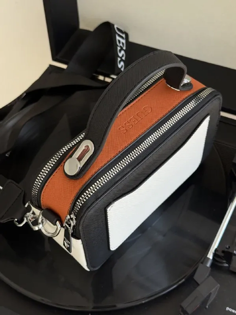 Сумочка Guess кросс-боді еко-шкіра чорна — фото 3
