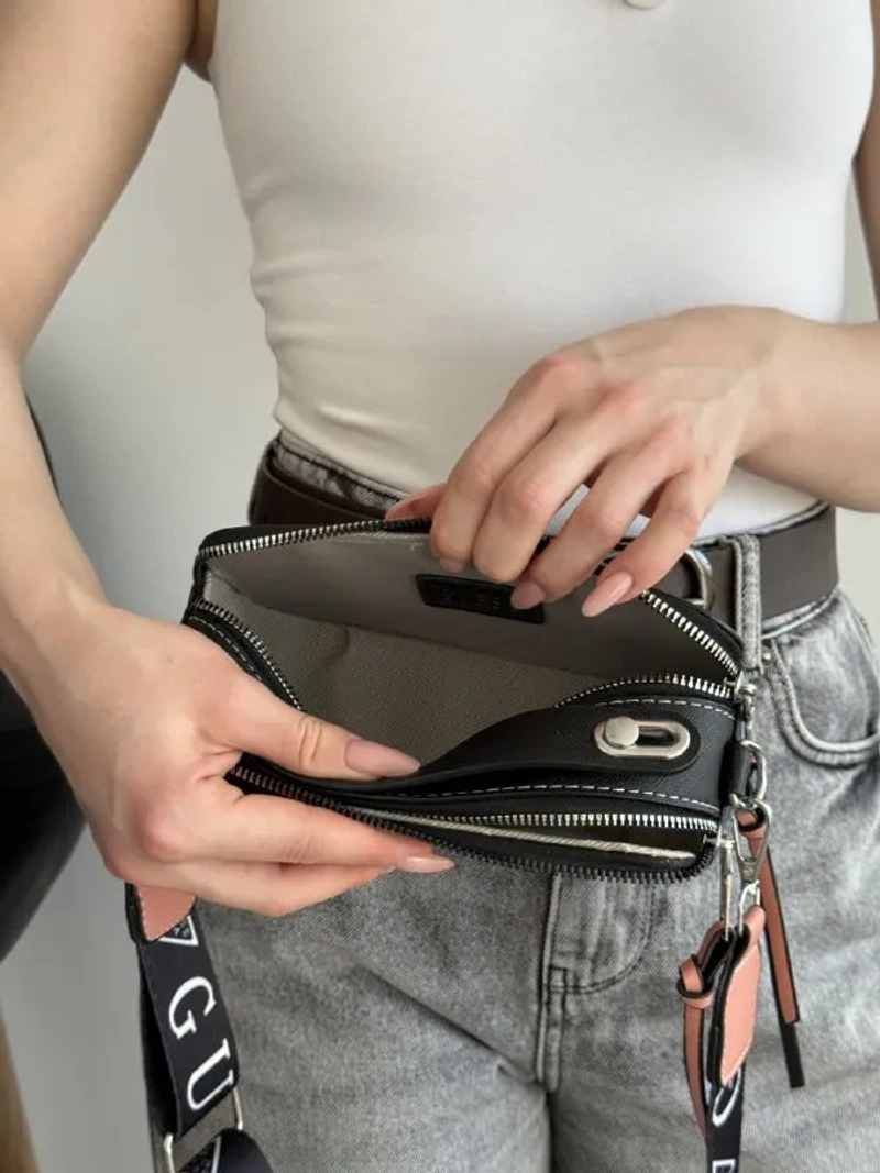 Сумочка Guess кросс-боді еко-шкіра чорна — фото 7