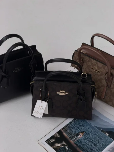 Сумка Coach Andrea Carryall шкіряна золота фурнітура