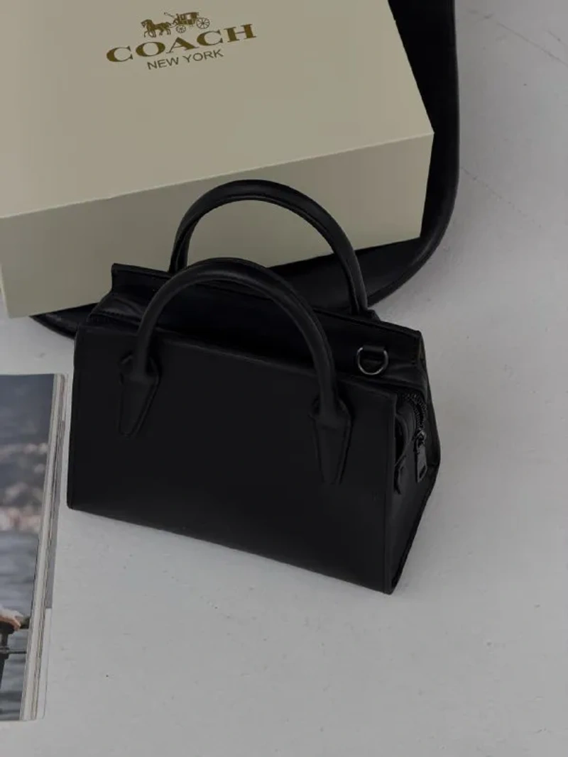 Сумка Coach Andrea Carryall шкіряна золота фурнітура — фото 7