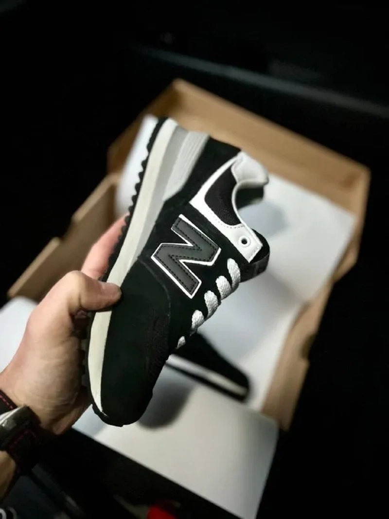 Кросівки жіночі New Balance 574 Black & White — фото 7