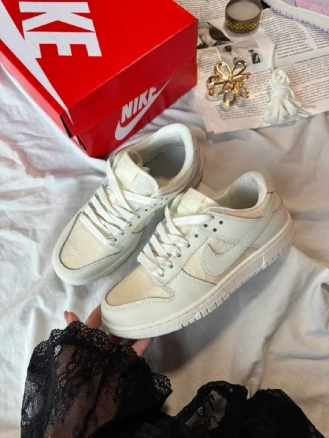 Nike SB Dunk Low WMNS Lace Pack - Regal Beige