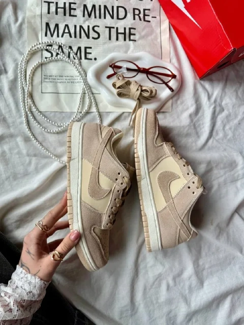 Nike SB Dunk Low Light Brown Suede