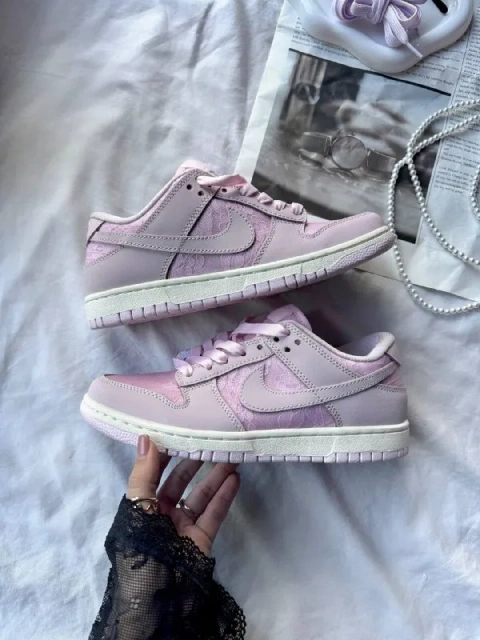 Nike SB Dunk Low WMNS Lace Pack - Regal Pink