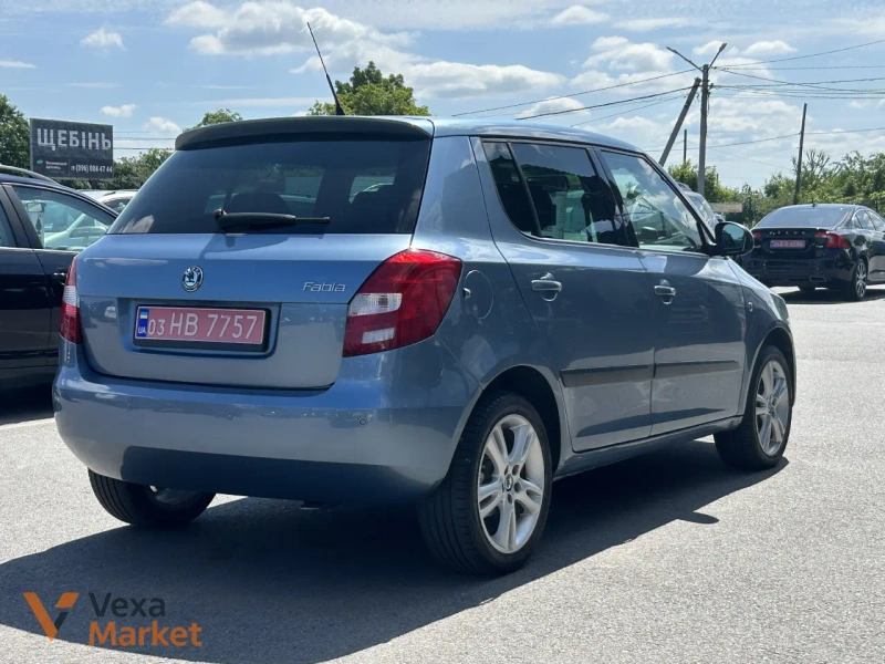 Skoda Fabia 2008 Бензин 1.6 л. Сірий — фото 2