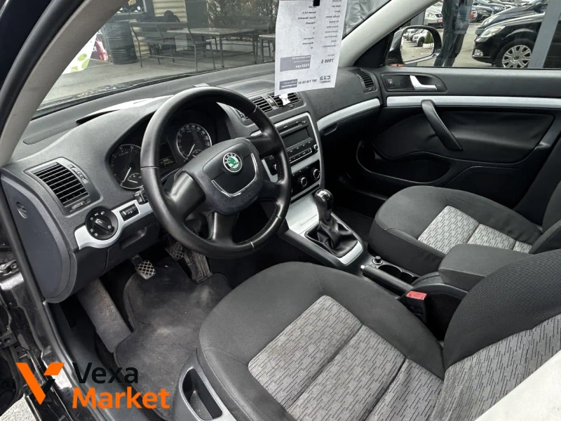 Skoda Octavia 2009 1.6 л Бензин Ручна / Механіка Чорний — фото 4