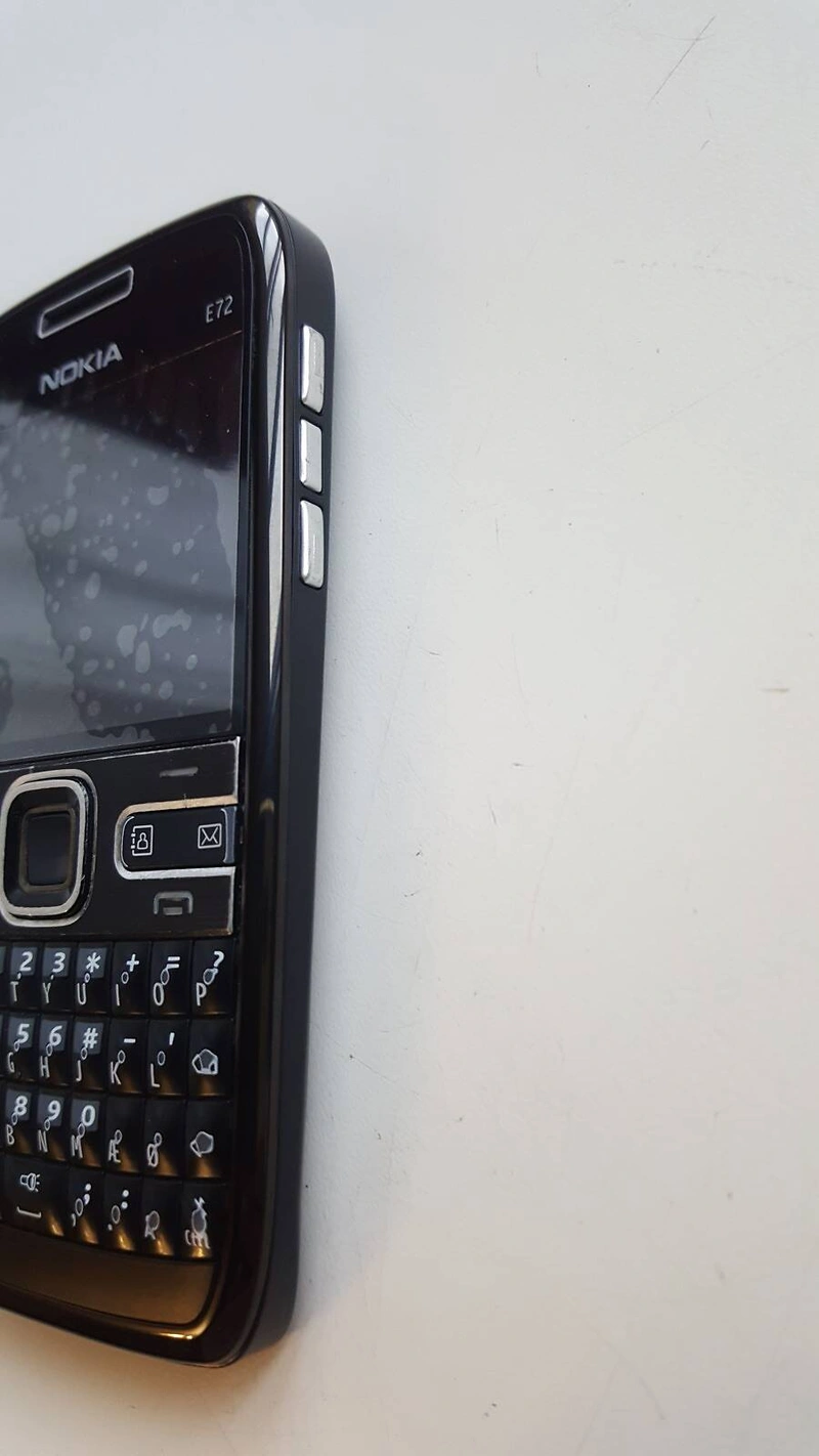 Телефон Nokia E72 — фото 3