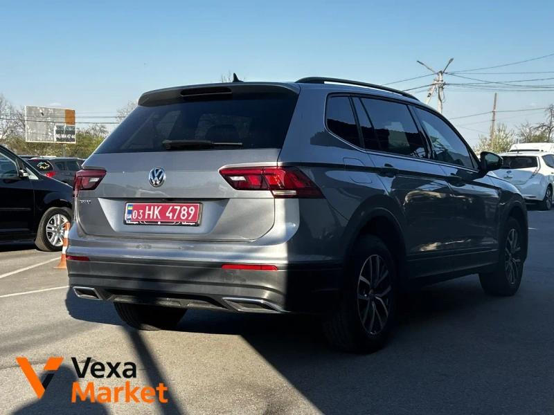 Volkswagen Tiguan 2021 Бензин 2.0л Автомат Передний привод Серый — фото 2