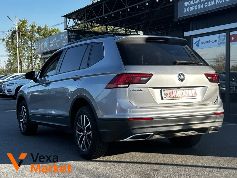 Volkswagen Tiguan 2021 Бензин 2.0л Автомат Передний привод Серый — фото 3