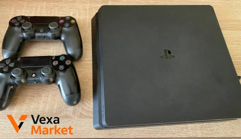 Sony PlayStation 4 Slim 500GB с 2 геймпадами и играми
