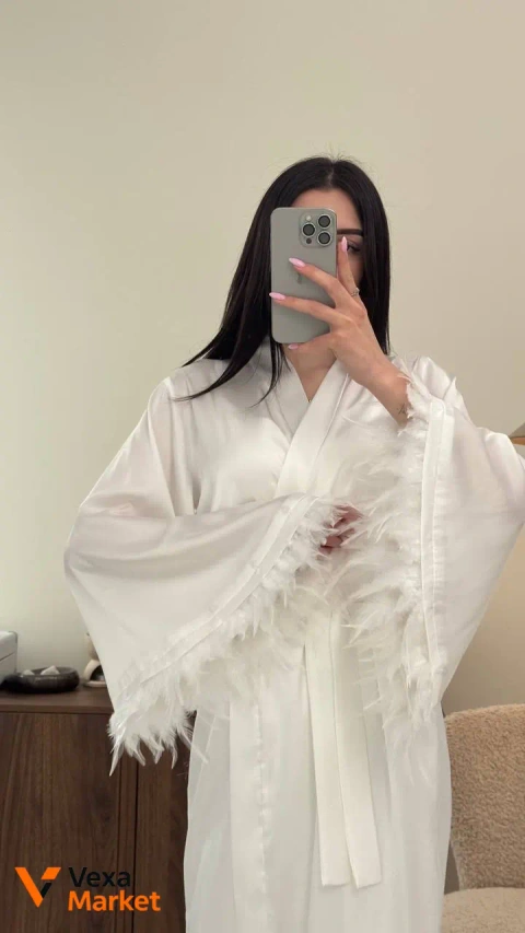 Длинный шелковый халат с перьями айвори