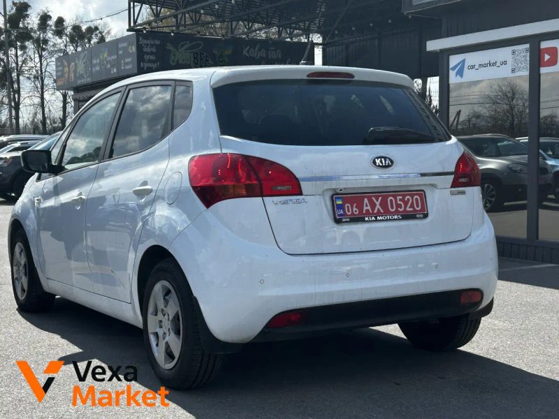 Kia Venga 2018 Белый Дизель 1.4л Механика — фото 3