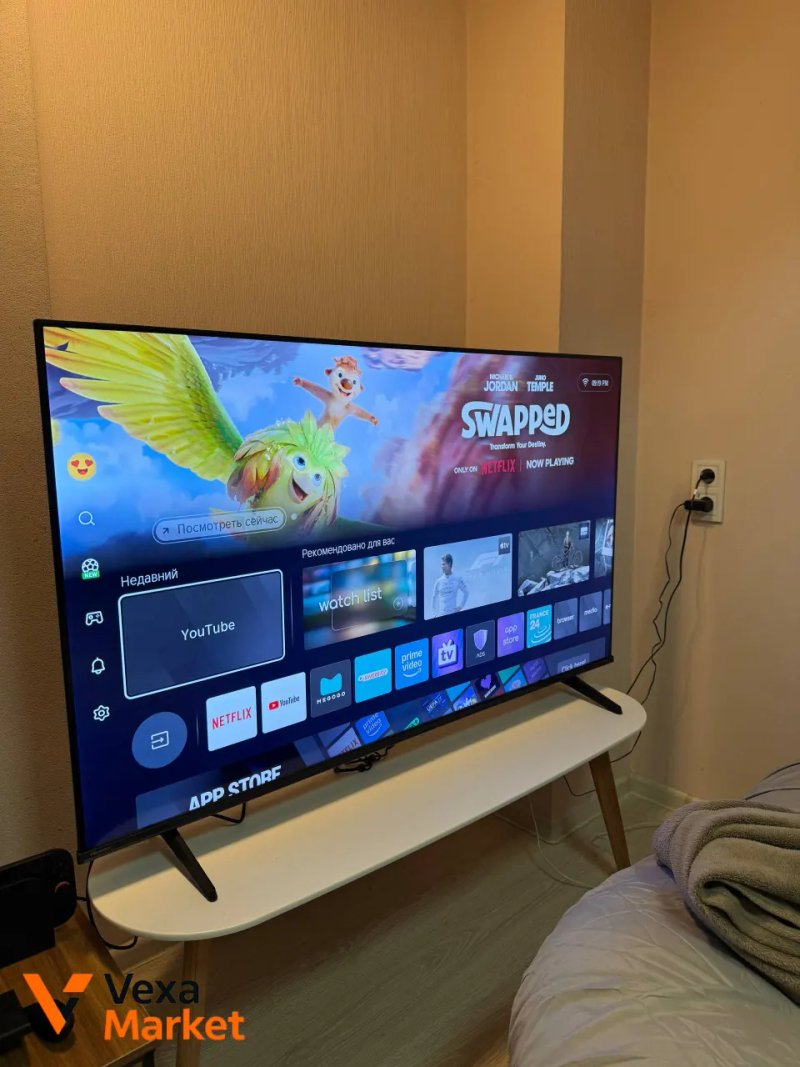 Телевізор Hisense 55A6Q з підставкою та ТВ столом — фото 3